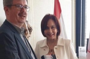 ALEMANIA: Realizan donación libros por aniversario Restauración RD ALEMANIA: Realizan donación libros por aniversario Restauración RD