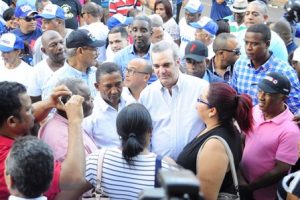 Luis Abinader sale a motivar «Gana tu Colegio» y otros programas del LAP