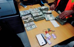 Retienen más de 154 mil dólares traídos a Dominicana en avioneta Retienen más de 154 mil dólares traídos a Dominicana en avioneta