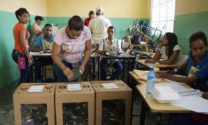 Cierran colegios electorales en comicios República Dominicana