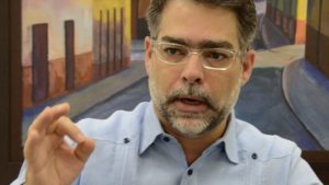 Economista Selman renuncia del PLD mediante carta a Leonel Fernández