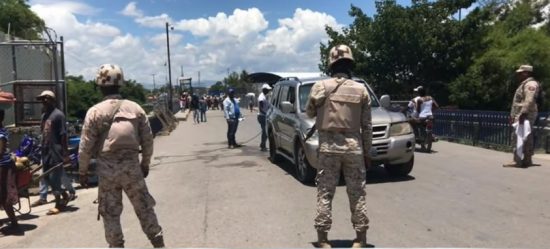 Grupo de haitianos bloquea frontera en JimanÃ­; demandan libertad de chofer