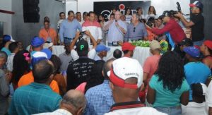 SAN JUAN: Hipólito juramenta más de cien dirigentes PRM y otros grupos