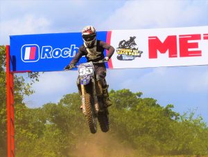 Luís Martínez gana duelo entre expertos motocross de Higüey