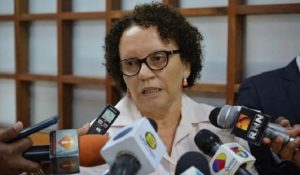 Procuradora anuncia un reajuste salarial y bono a personal del MP