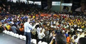 Navarro recibe apoyo de cien movimientos del sector externo