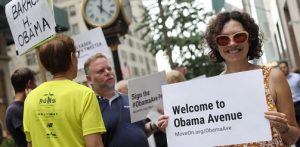 Piden nombre de Barack Obama para la Quinta Avenida frente a la Torre Trump