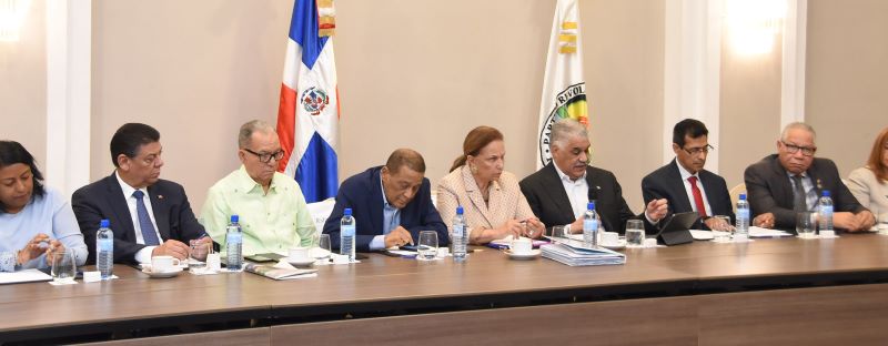 Miguel Vargas se reúne con dirigencia de las seis provincias región Este imagen