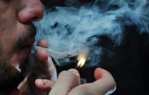 Nueva York eliminará miles de condenas por posesión marihuana