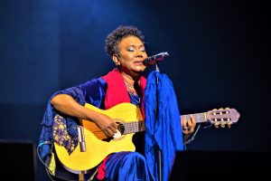 A cuatro décadas, la constancia y coherencia han consagrado a Xiomara Fortuna