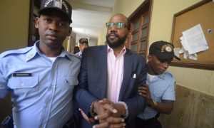 Condenan 10 de cárcel a Pablo Ross por abuso sexual contra su hijastra