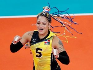 Volibolista Brenda Castillo se fractura brazo en accidente