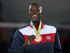 Luisito Pie asume campaña para ayudar a niños pobres