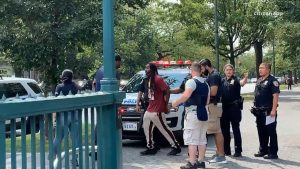 Mujer apuñaló a otra varias veces en el Metro de Nueva York