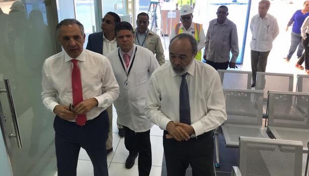 Danilo Medina instruye a funcionarios para que entreguen obras pendientes