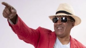 Merenguero Kinito Méndez celebrará los 30 años de su carrera