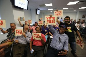 La ciudad de Nueva York pone más frenos a Uber, Lyft y Juno