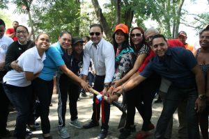 Alcalde Abel Martínez inicia construcción de casa club y parque