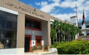 Médicos paralizan maternidad hospital presidente Estrella Ureña
