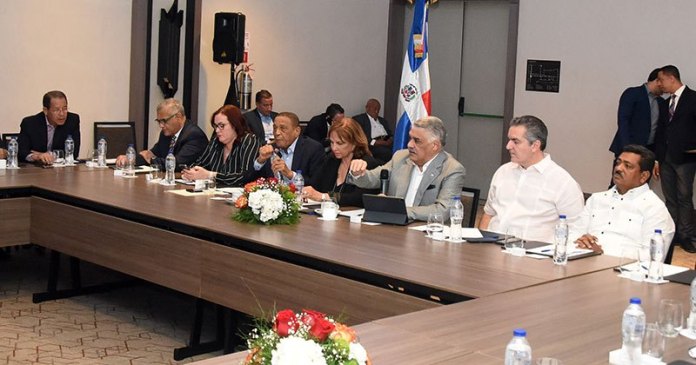 Vargas encabeza una reunión con dirigentes PRD de todo el Cibao imagen