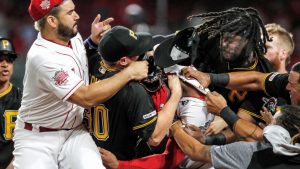 MLB suspende a ocho por pelea Rojos-Piratas