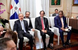 Danilo dará atención escolar a niños y jóvenes peloteros R.D.