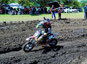 Luis Martínez y Jeffrey Taveras vencen a los expertos en motocross de Dajabón