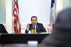 Concejo aprueba ley para proteger inmigrantes de ‘carga pública