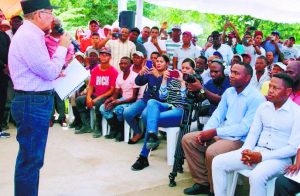 AZUA: Presidente Medina promete apoyo productores plátano y yuca