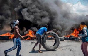 Gobierno haitiano ajusta precios de combustibles en medio de crisis