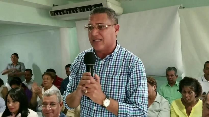 Exgobernador de María Trinidad Sánchez pasa a apoyar a Leonel imagen