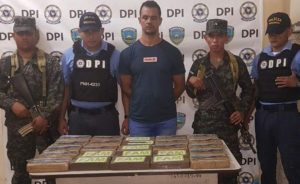 HONDURAS: Arrestan a dominicano con alijo $20 MM