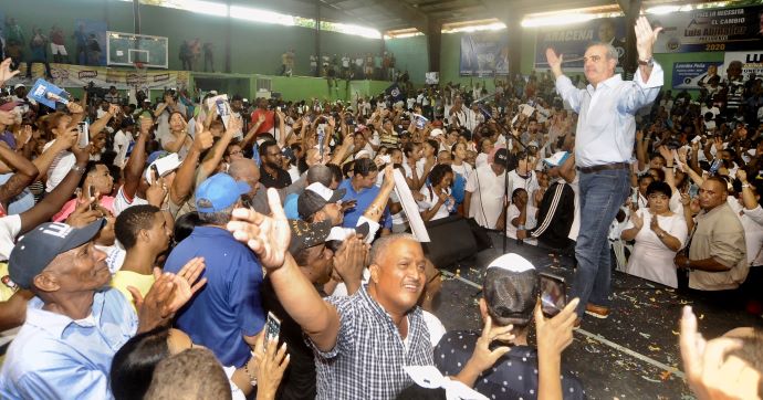 Abinader ve «abuso» funcionarios coordinen la campaña de Gonzalo imagen