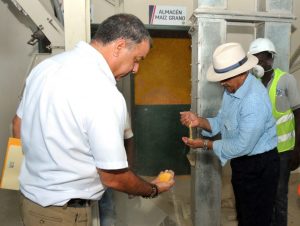 PUERTO PLATA: Agricultura inaugura procesadora alimentos para ganado