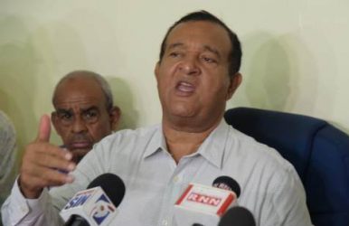 El senador Antonio Marte se querella contra comunicador El senador Antonio Marte se querella contra comunicador