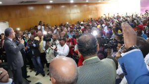 Dicen más de 100 mil choferes harán campaña a favor de L. Fernández