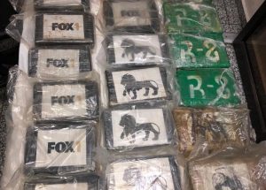 Decomisan 22 kilos de cocaína en el AILA; iban con destino a España