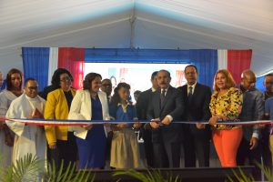Medina inaugura dos escuelas en Santo Domingo Oeste