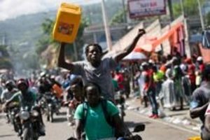 Condenan ataques contra escuelas durante protestas en Haití