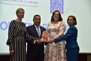 Ministerio de la Mujer y PNUD entregan sello de igualdad de género