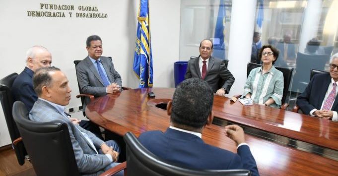 Precandidatura de Leonel Fernández tendrá delegados propios ante JCE imagen
