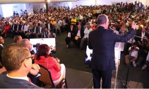 Leonel Fernández: O idolatramos al becerro de oro o la democracia en RD