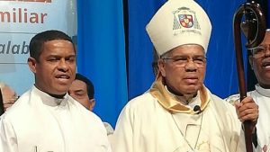 Arozbispo reclama al gobierno planes urgentes para fortalecer las familias