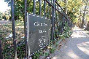 Hallan cadáver en centro de tenis del parque Crotona