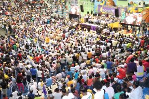 Leonel entrega carnés y juramenta seguidores Hato Mayor y El Seibo