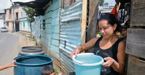 Principales sectores de la ciudad de Santiago están sin agua imagen