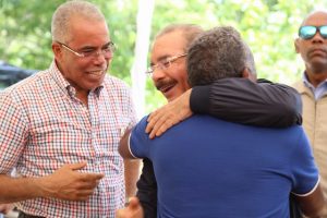 VILLA RIVA: Presidente Medina financia productores de cacao