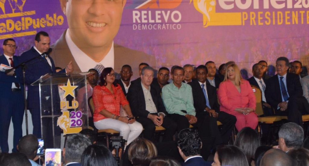 Manuel Crespo declina aspiraciones y anuncia respaldo a Leonel Fernández imagen