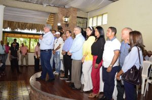 Rosa contempla construir obras en todos los barrios de Santiago