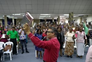 Carlos Peña dice gobernará con la Constitución en la mano